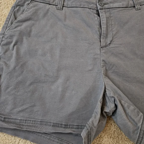 Magellan Outdoors Women's Size 18 Gray Shorts with Pockets - Picture 3 of 14